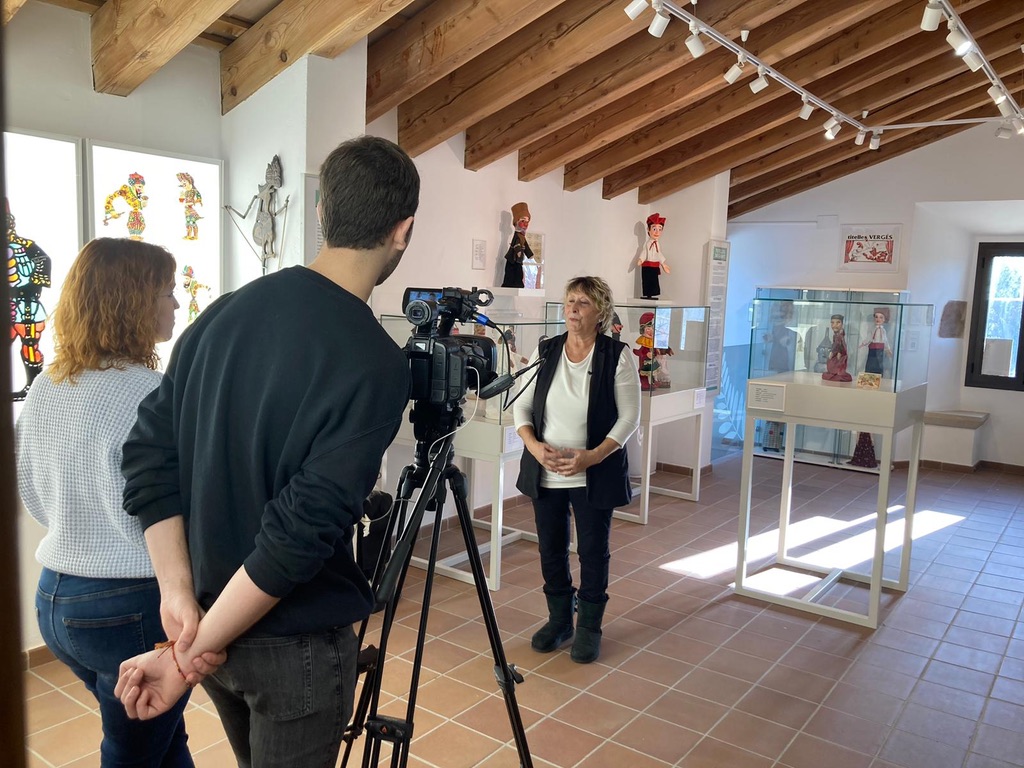 entrevista teia moner al museu de titelles