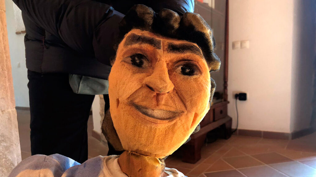 titere-de-maradona-en-primer-plano-en-el-museu-internacional-dels-titelles-de-cataluna